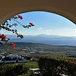 Oliviers · Deluxe - Infinity Pool&helipad Villa